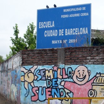 Entrada de la Escuela Ciudad de Barcelona a Santiago de Xile